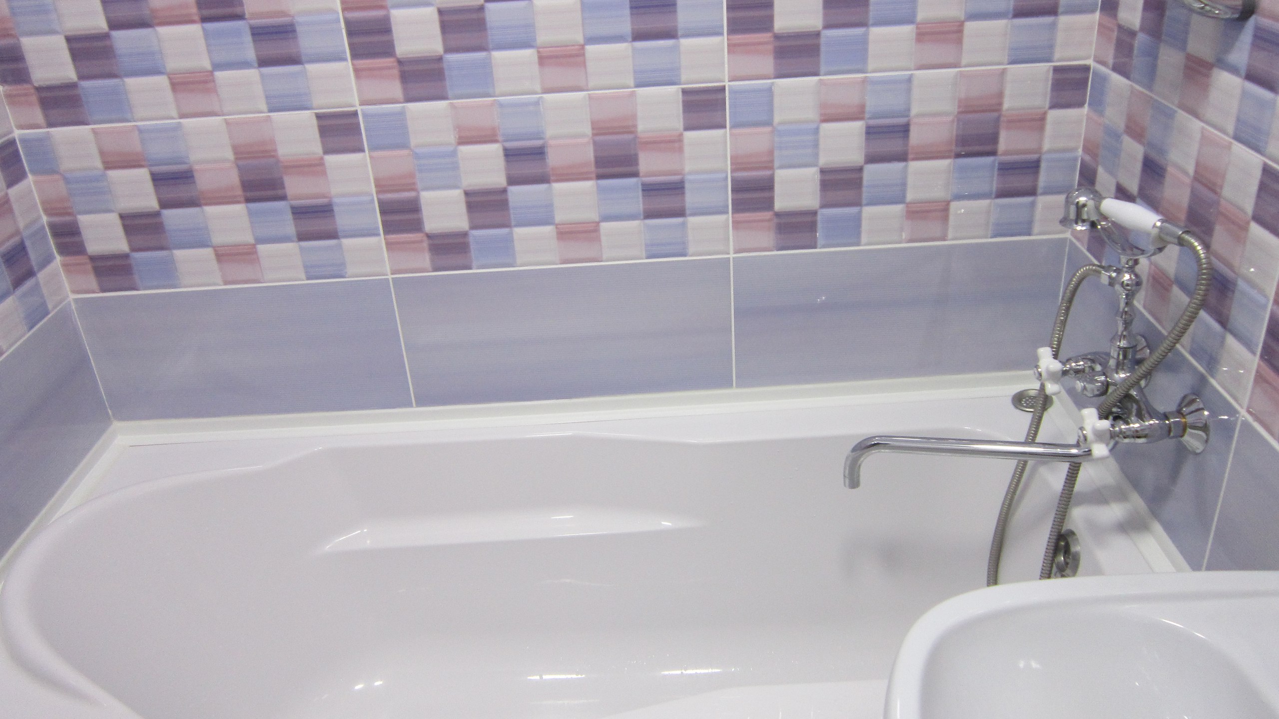 Демонтаж старой ванны и монтаж новой